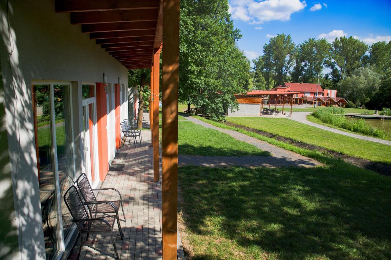 Penzion Amfík Bukovina Popovice  Bagian luar foto